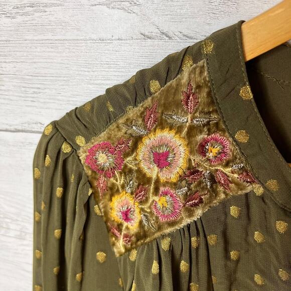 Chicos Blouse Womens Size 1/Medium Dark Olive Green Velvet Embroidered Flowers - Picture 9 of 16